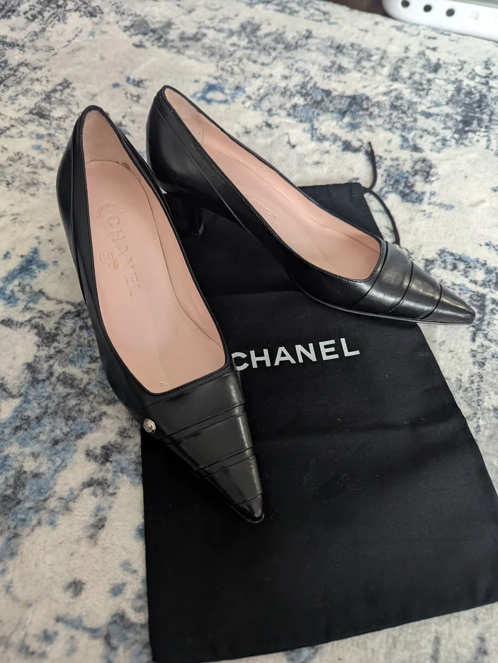 CHANEL Black Pointed-Toe Leather Mid-Heel Pumps